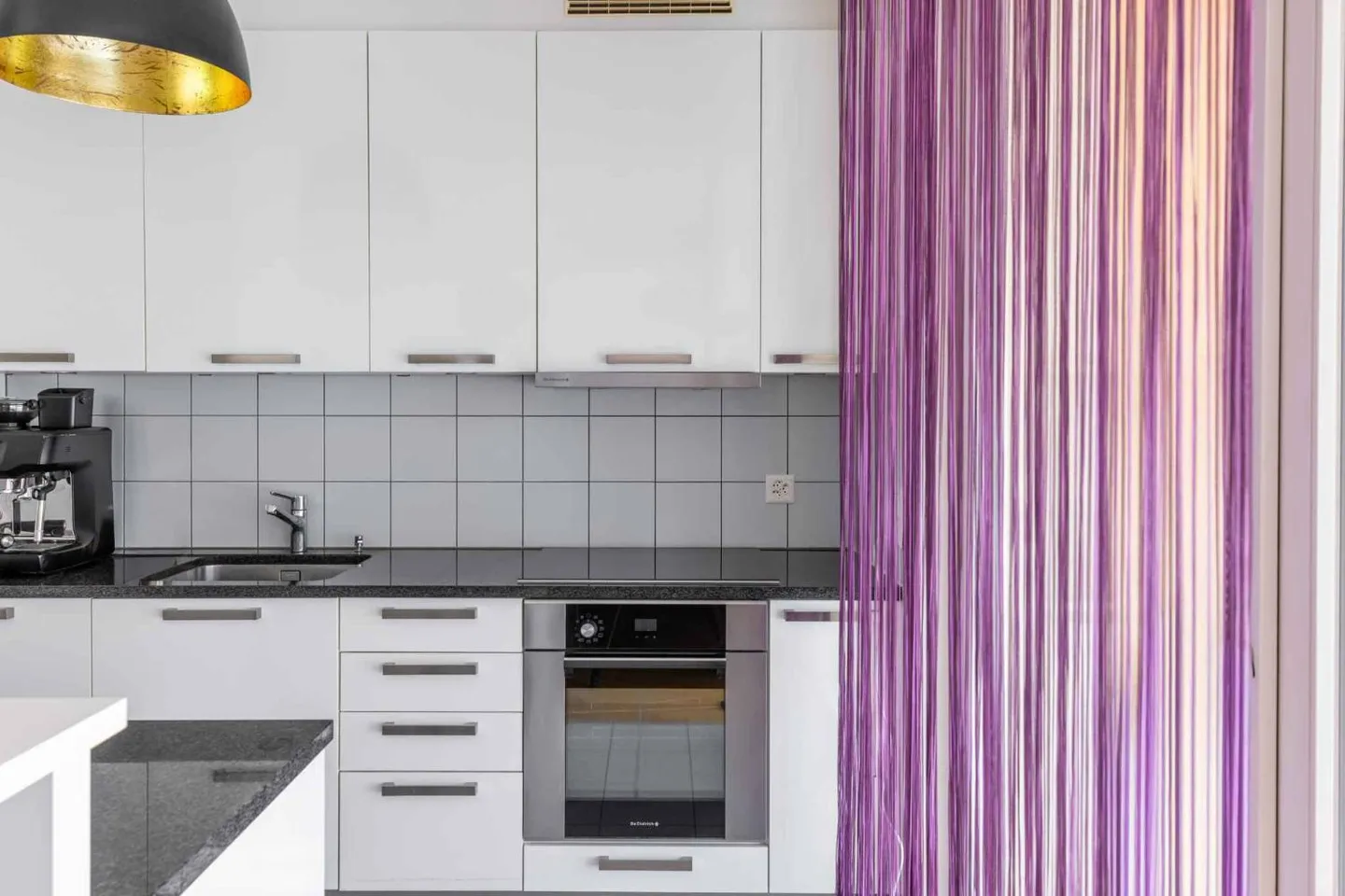 Luminoso appartamento di 4.5 locali con ampia loggia nel centro di Nyon - Foto 7 di 10