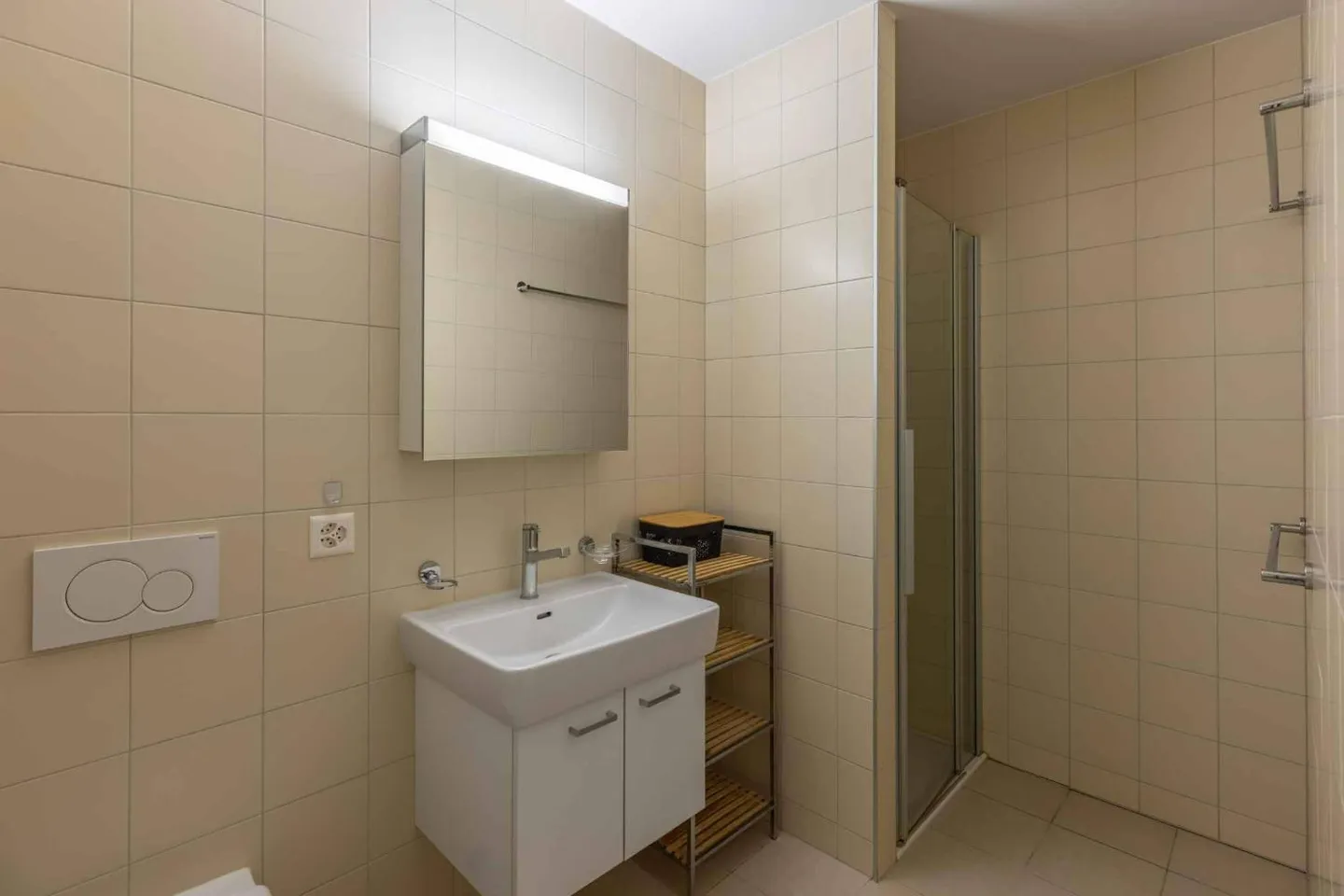 Luminoso appartamento di 4.5 locali con ampia loggia nel centro di Nyon - Foto 8 di 10