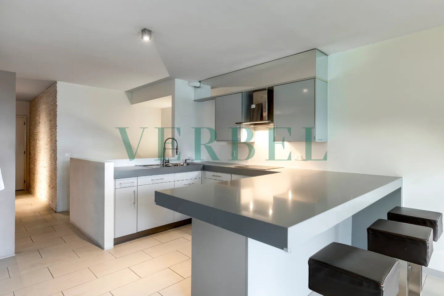 Exceptional duplex with private garden - Photo 4 of 8