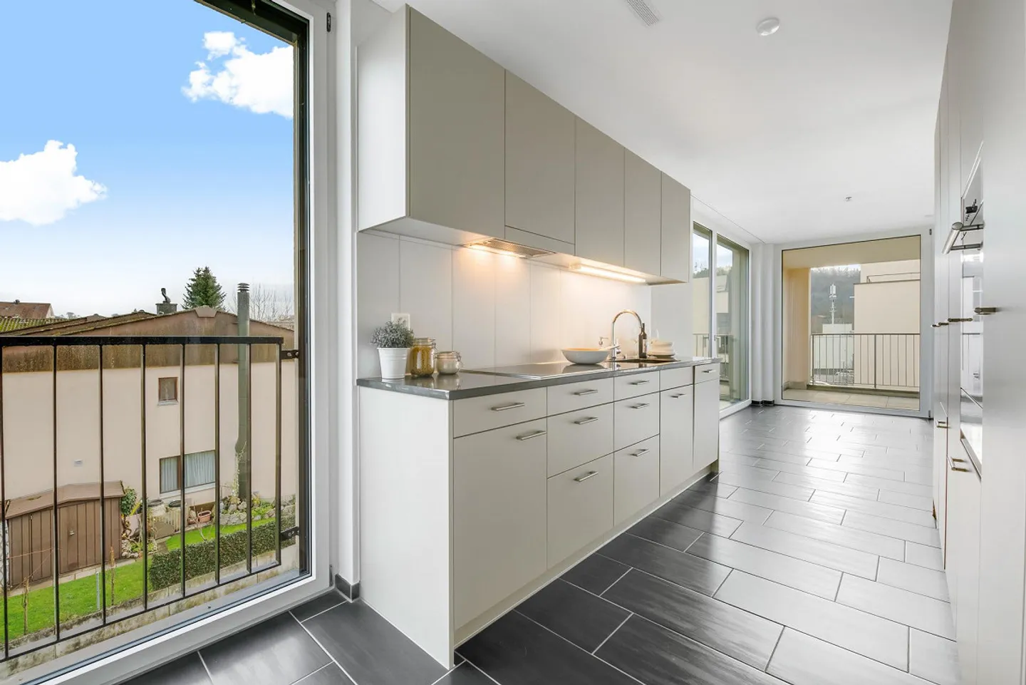 Where Space Meets Style - Your 4.5-Room Ground Floor Oasis in Mellingen! - Photo 5 of 13