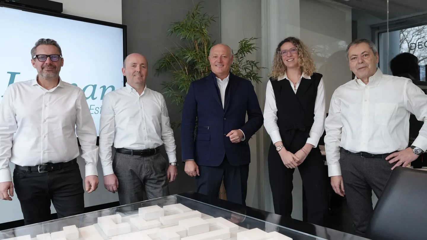 Exceptional triplex with high-end finishes - Photo 11 of 13