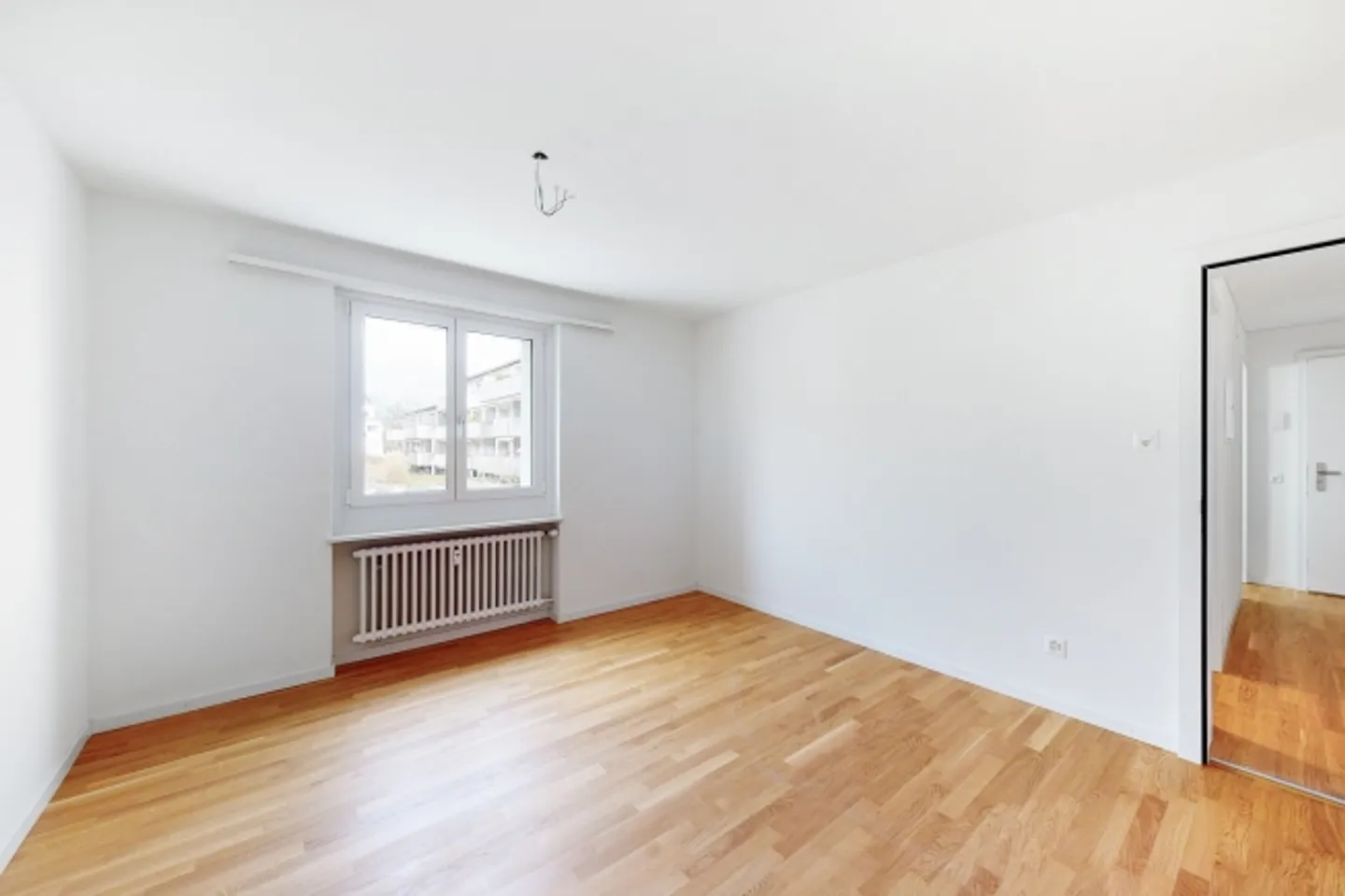 Apartment for rent - Photo 2 of 8