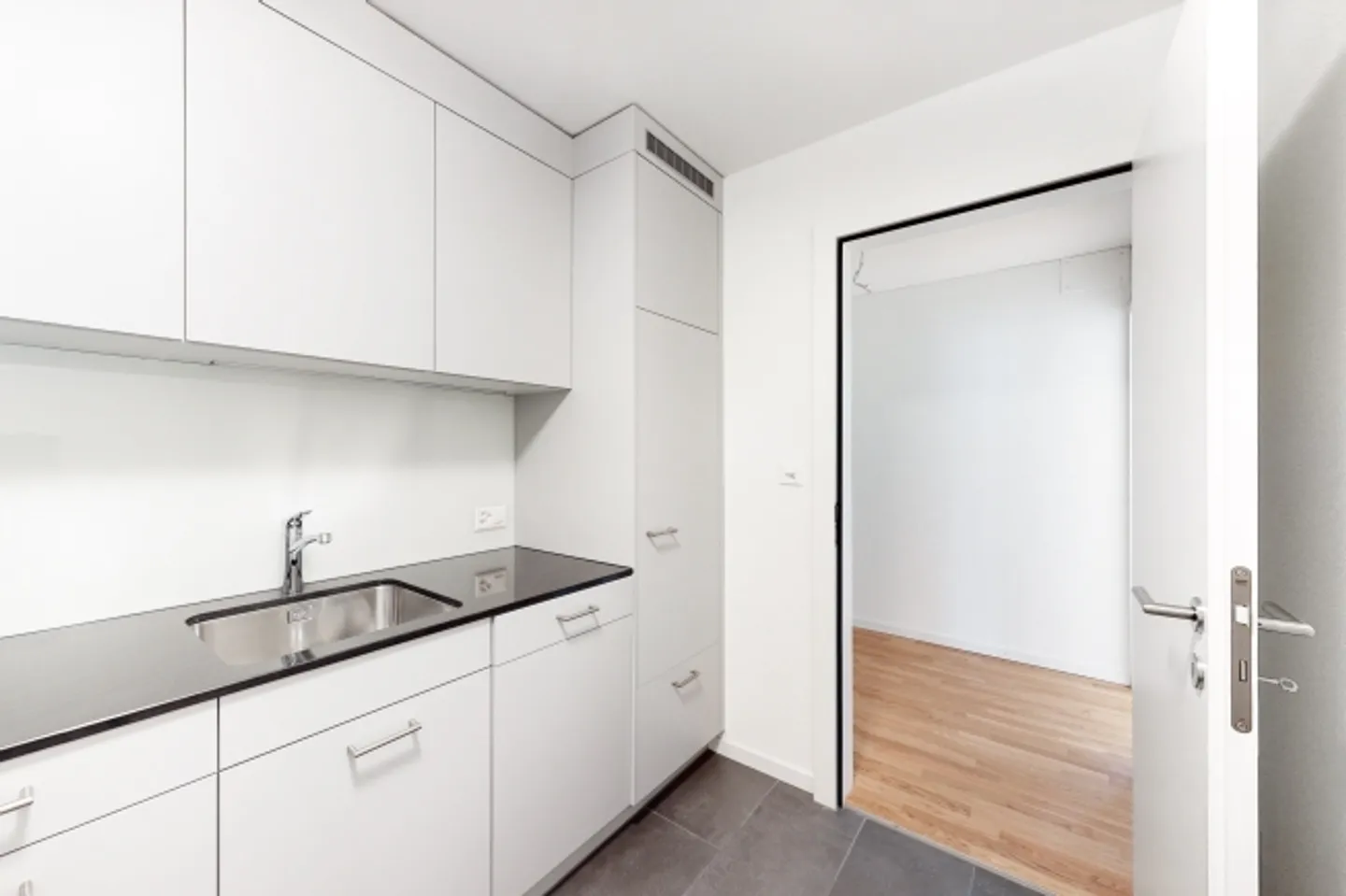 Apartment for rent - Photo 4 of 8