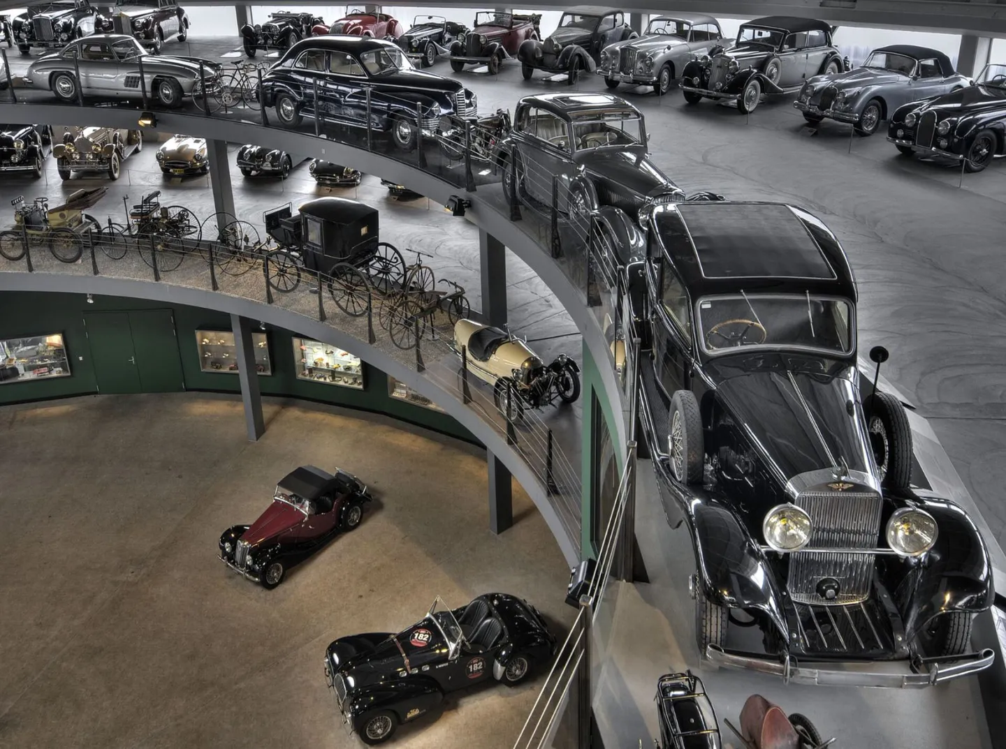 Classic Car Parking Space in the Museum - Photo 2 of 3