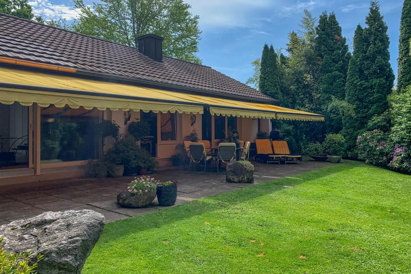 Casa unifamiliare a Forch con molta privacy e potenziale - Foto 1 di 5