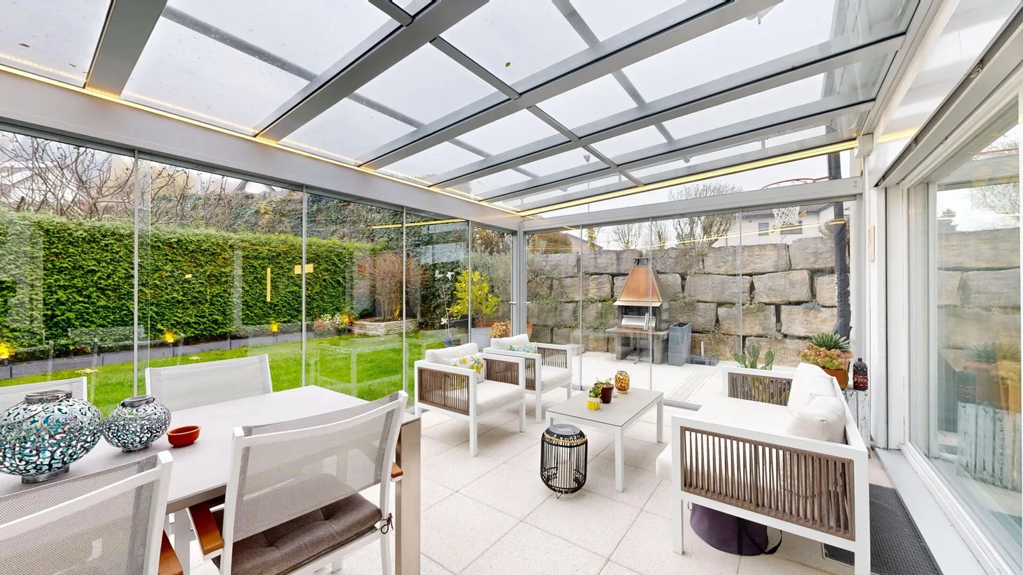 Modernes und energieeffizientes Doppeleinfamilienhaus in Regensdorf - Foto 3 von 17