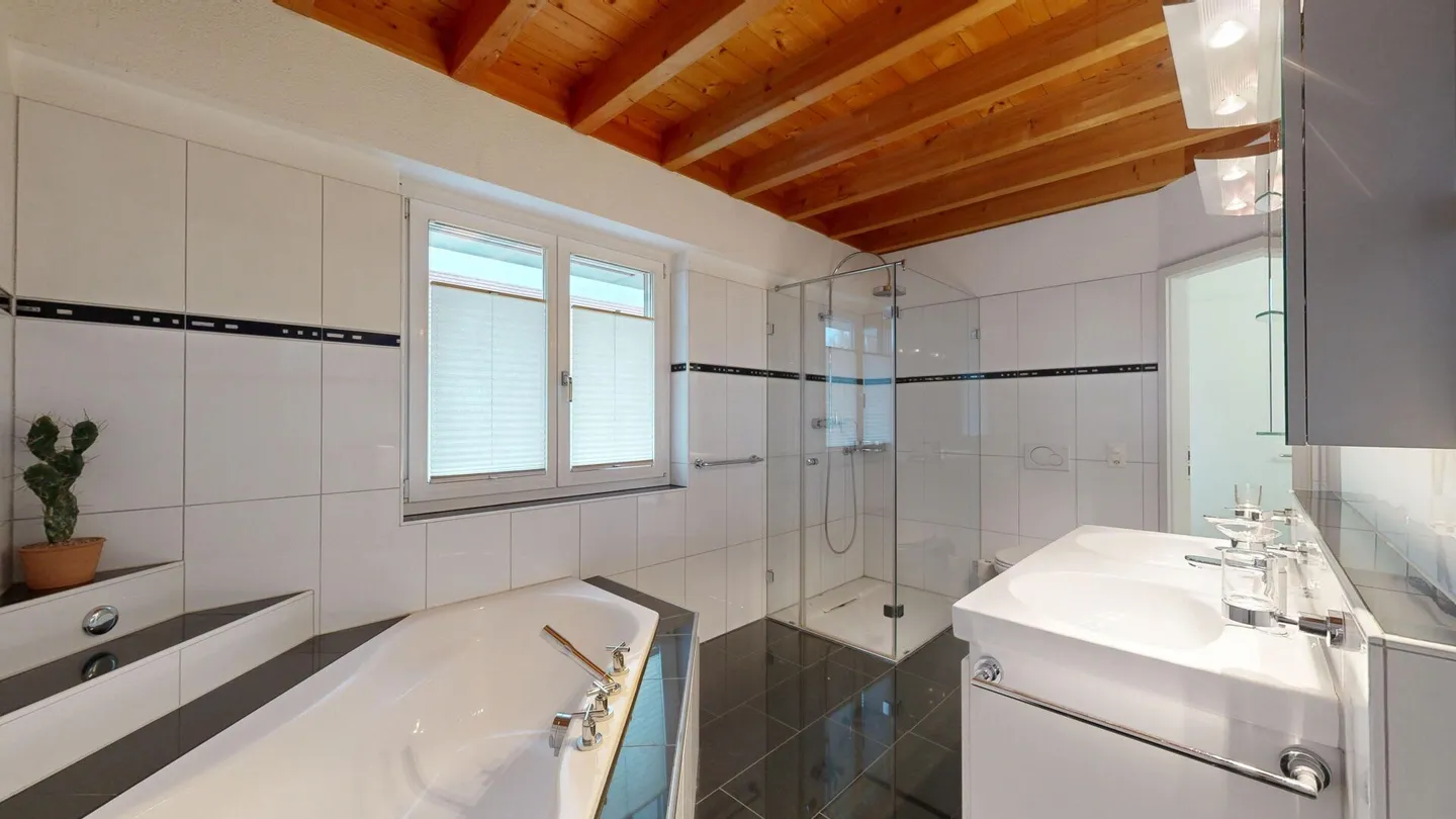 Modernes und energieeffizientes Doppeleinfamilienhaus in Regensdorf - Foto 8 von 17