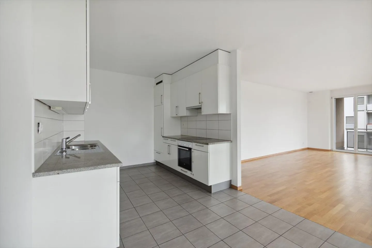 Helle 6-Zimmer-Wohnung mit großer Terrasse - Foto 4 von 10