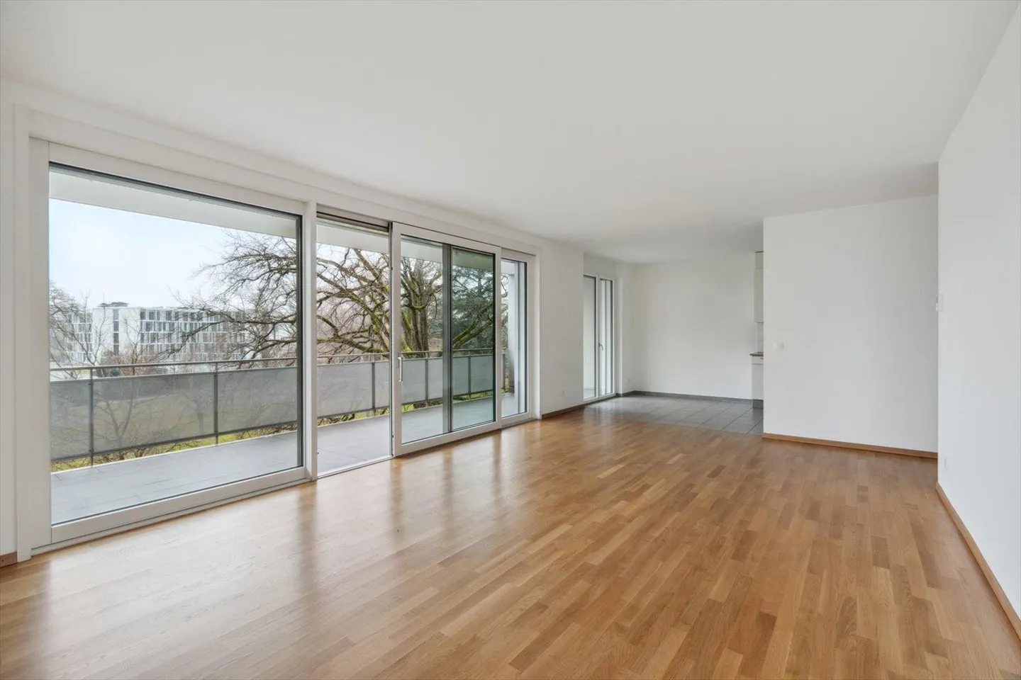 Helle 6-Zimmer-Wohnung mit großer Terrasse - Foto 5 von 10