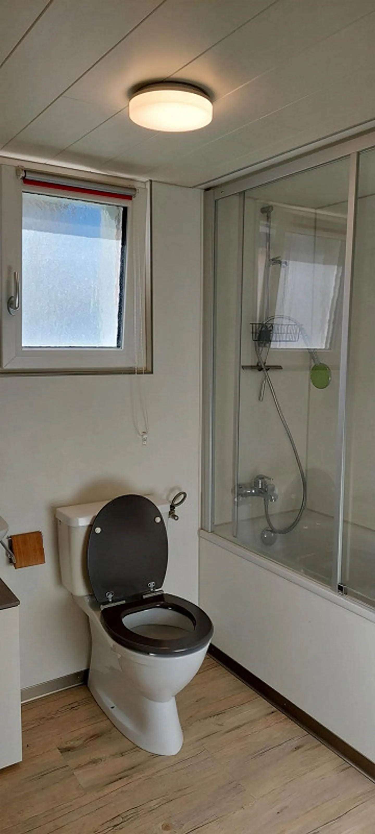 Appartamento conveniente in un vecchio edificio - Foto 3 di 9