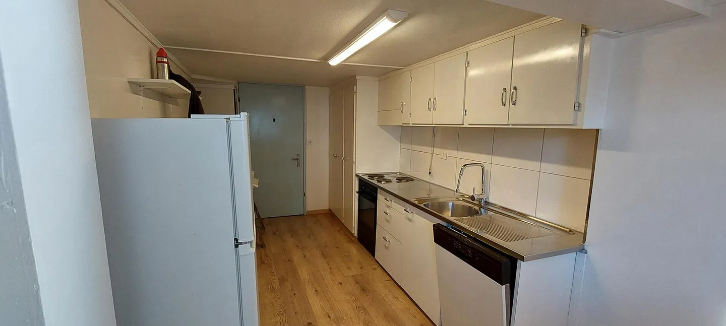 Appartamento conveniente in un vecchio edificio - Foto 1 di 9