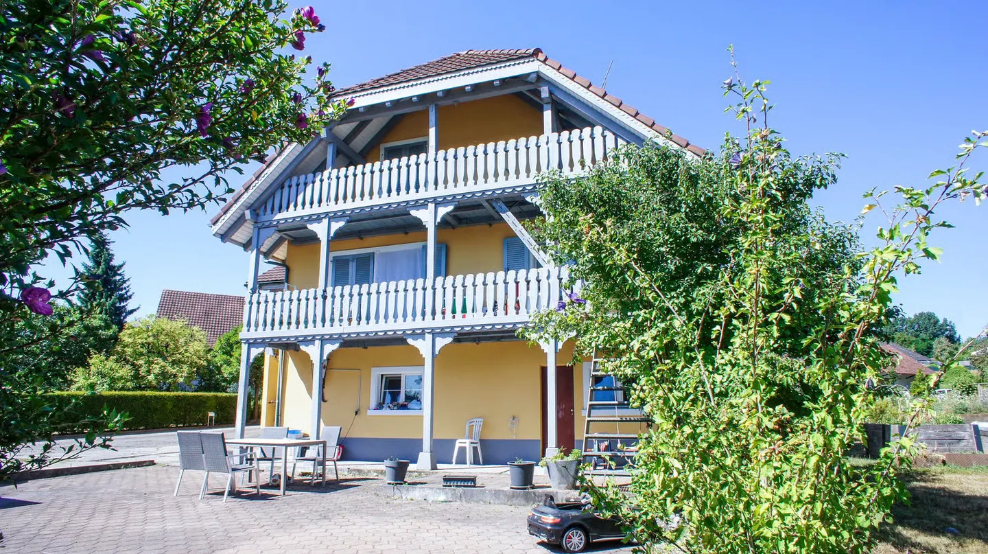 Vielseitiges Mehrfamilienhaus - Foto 2 von 17