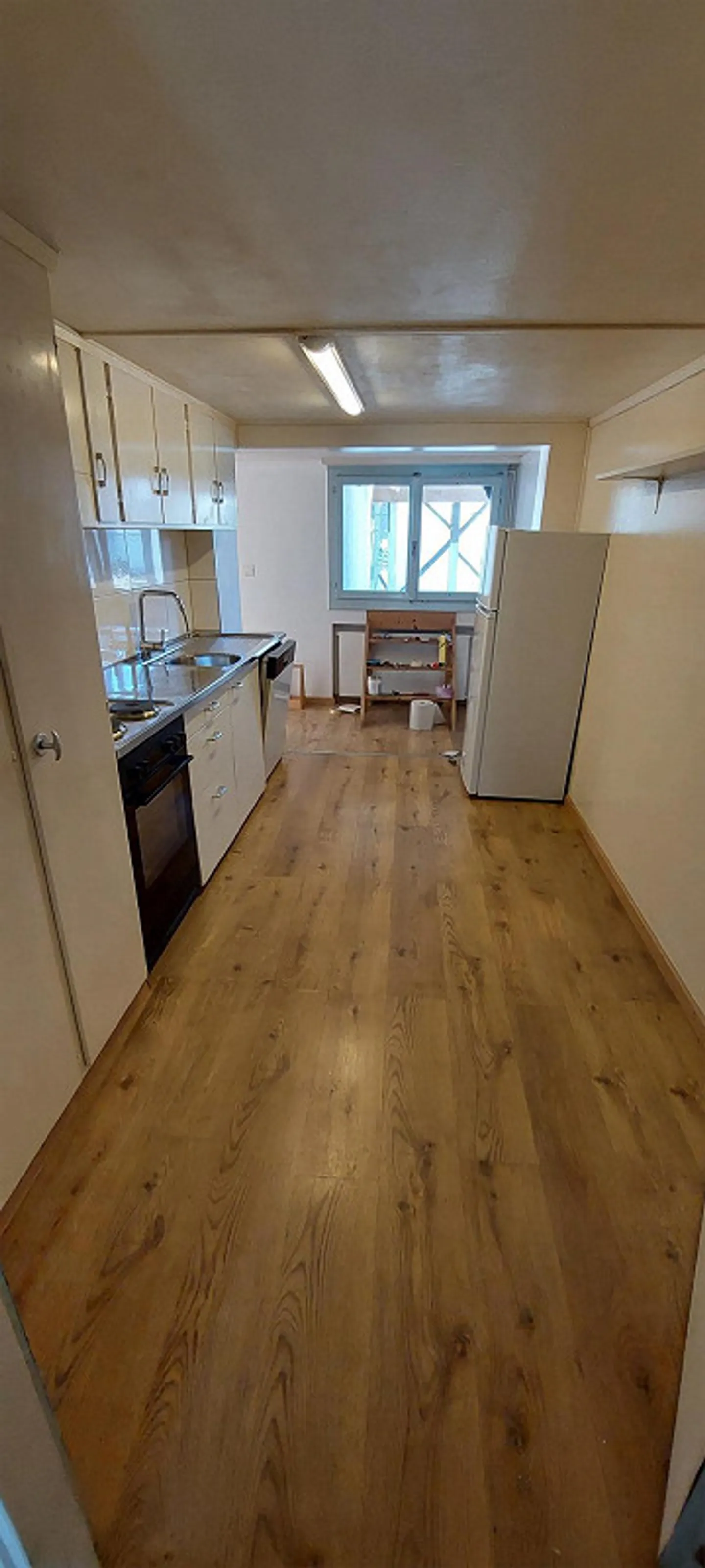 Appartamento conveniente in un vecchio edificio - Foto 5 di 9