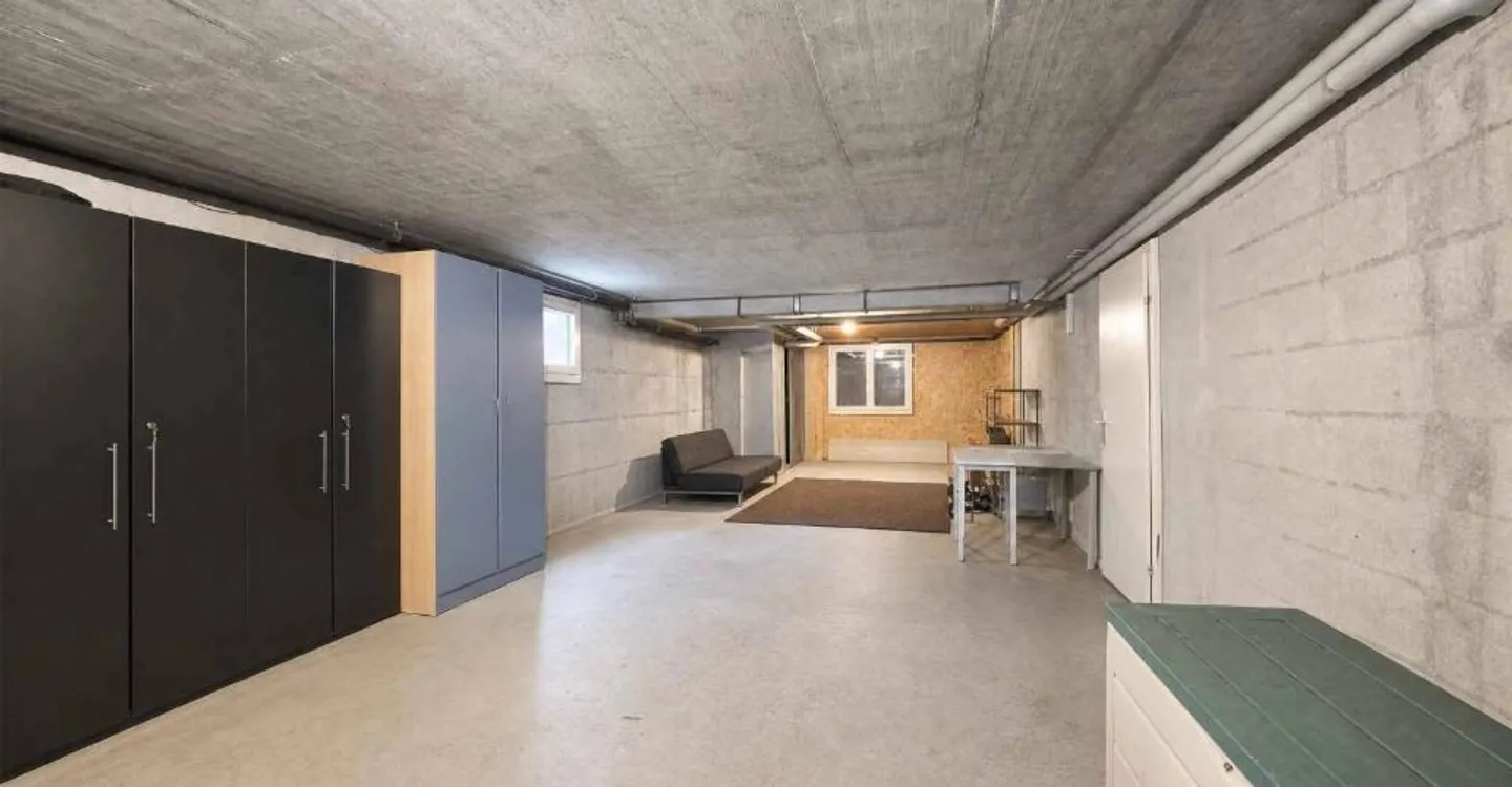 Exklusivität: Einfamilienhaus mit 7,5 Zimmern Schöner Garten mit Pool - Foto 11 von 11
