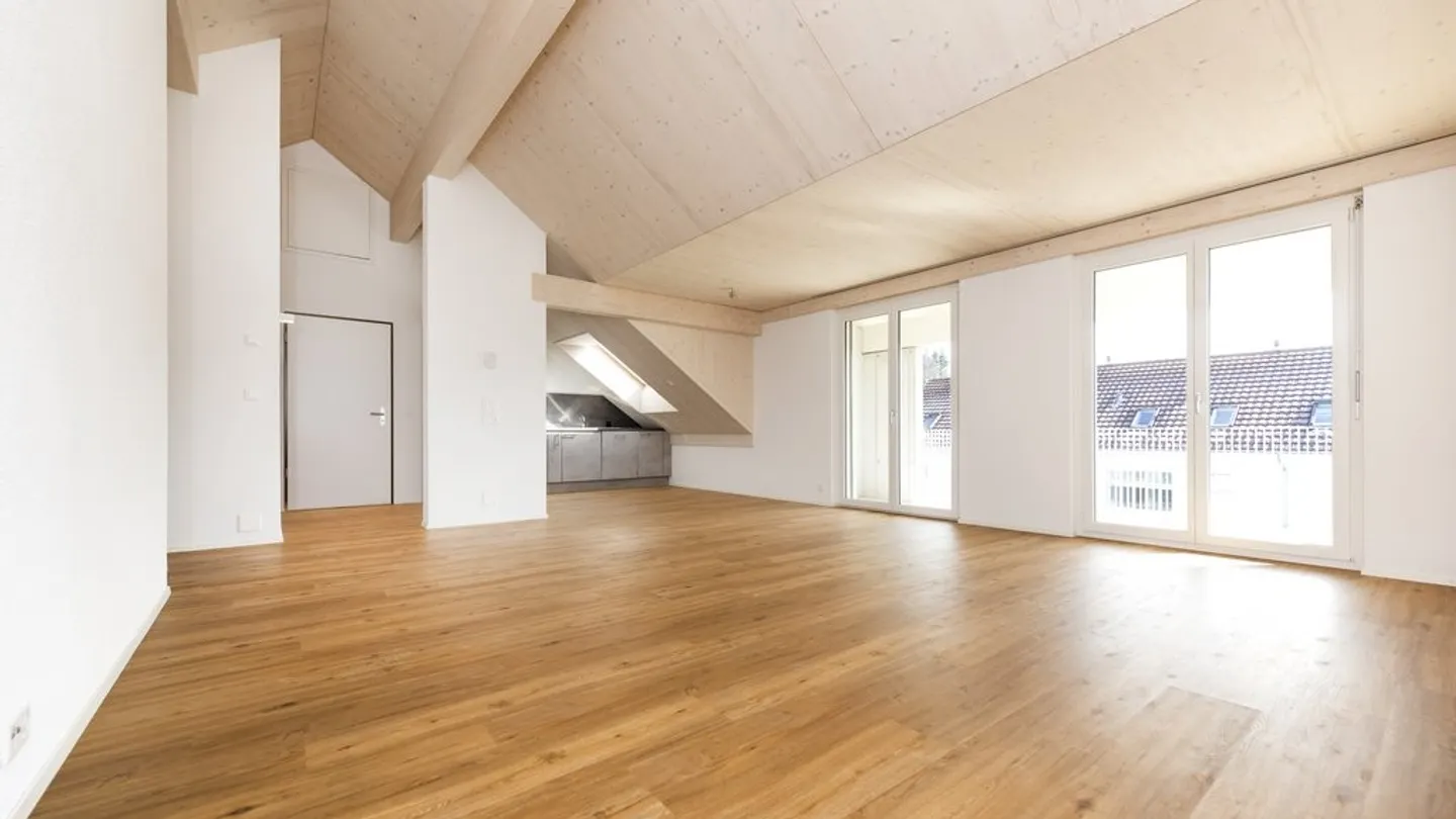 Bright 4.5 Room Penthouse - Photo 5 of 12