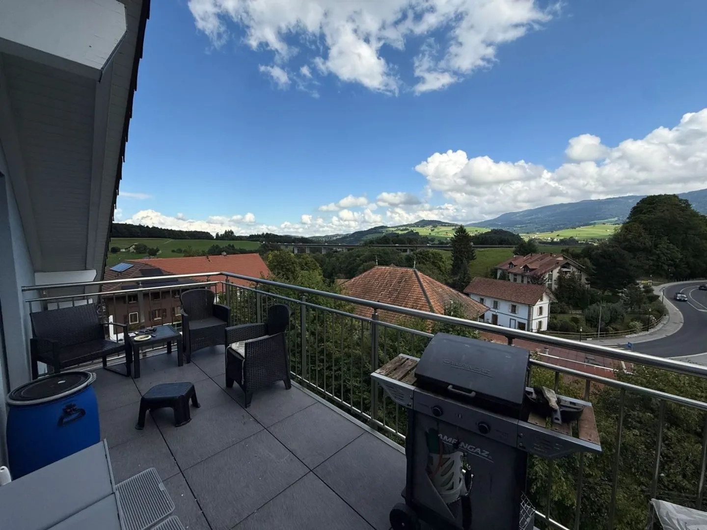 Pleasant 3-room apartment in Le Bry - Photo 2 of 5
