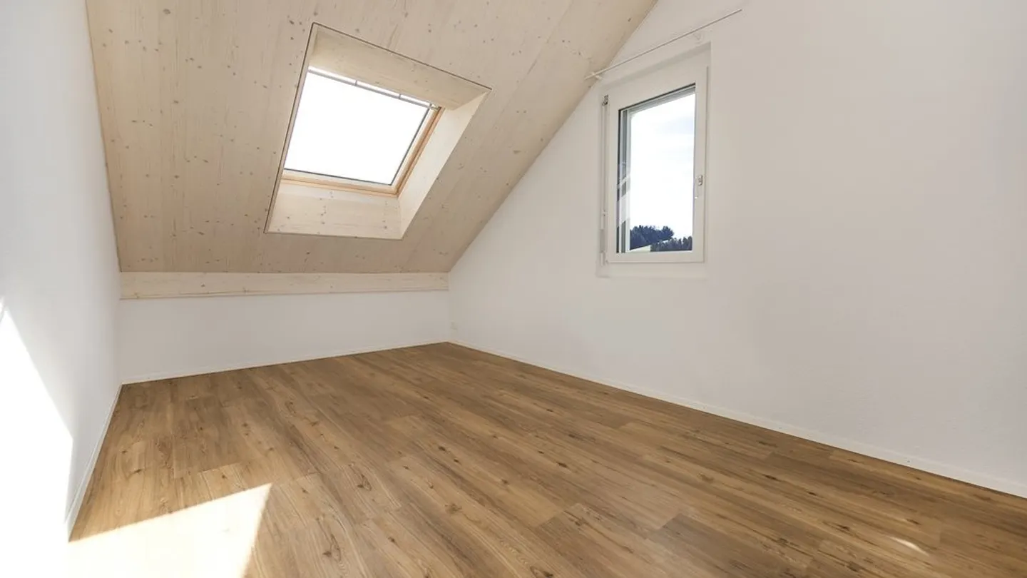 Bright 4.5 Room Penthouse - Photo 9 of 12
