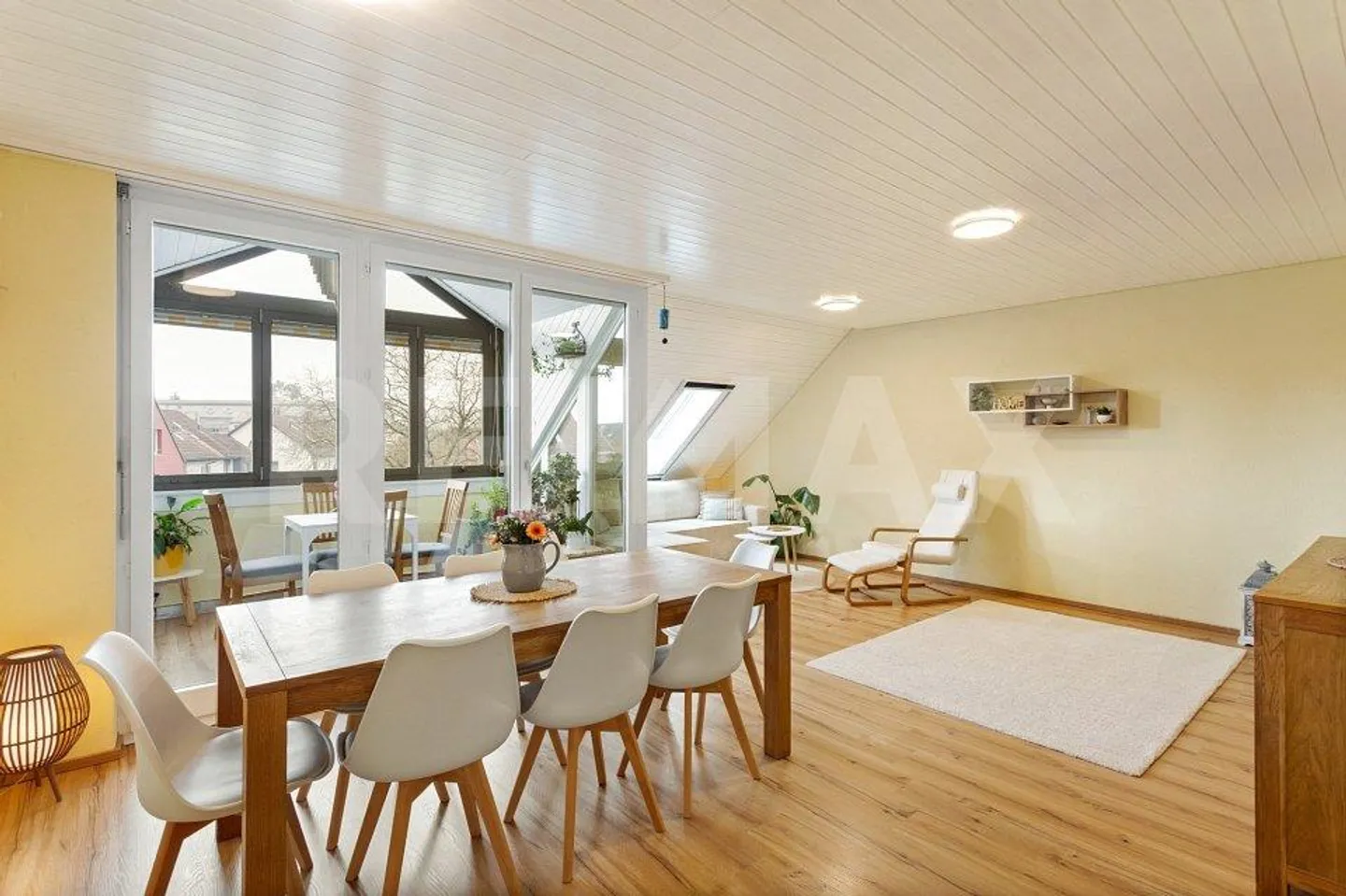 Appartement en duplex spacieux de 5,5 pièces avec loggia - Photo 2 sur 13