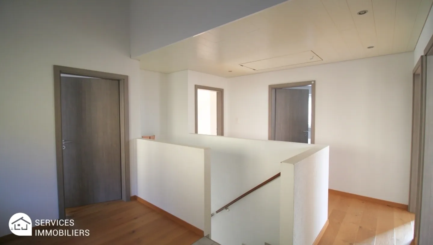 Villa moderna dell'architetto con vista libera sulla valle - Foto 13 di 30