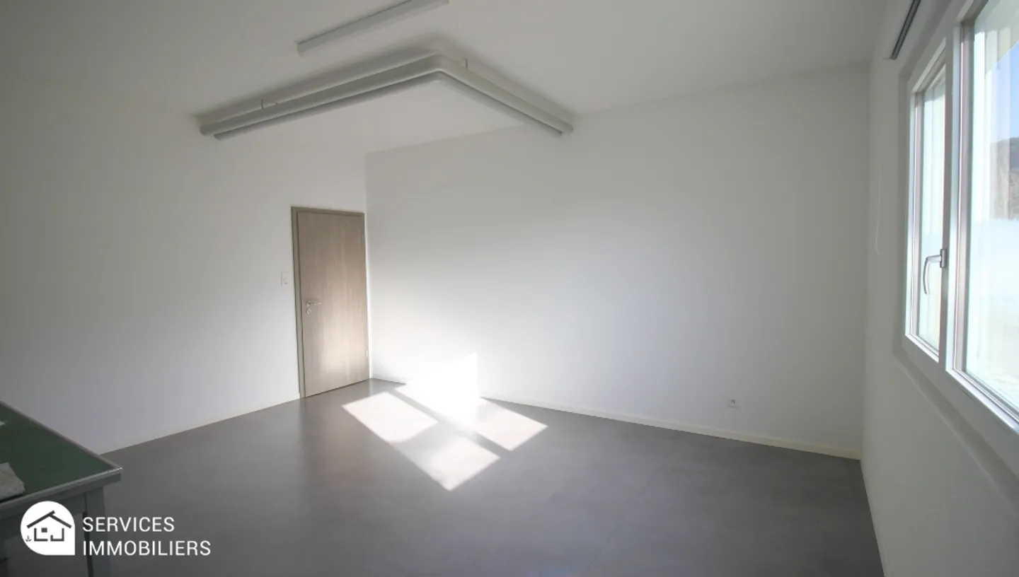 Villa moderna dell'architetto con vista libera sulla valle - Foto 22 di 30