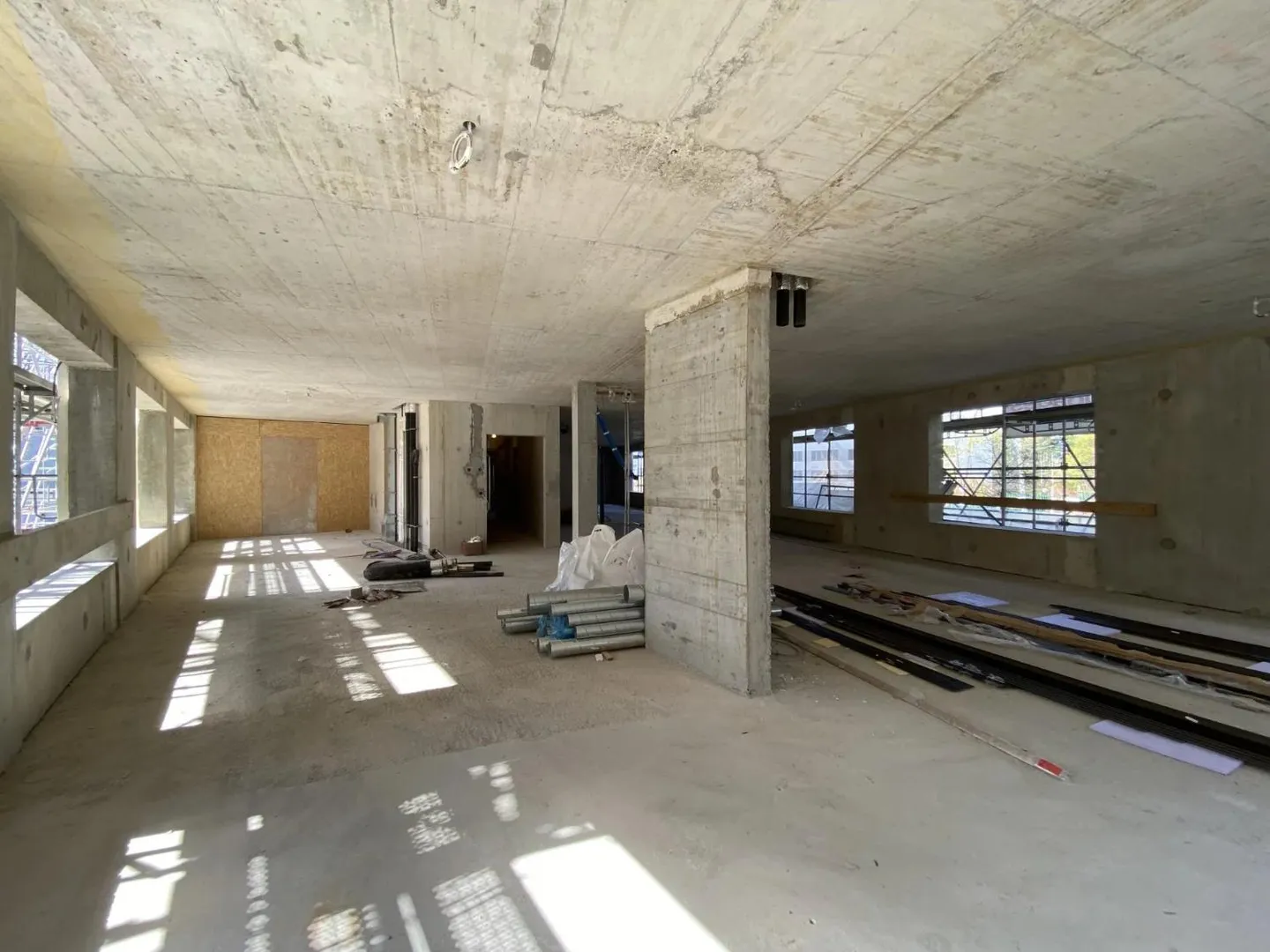 Administrative Spaces in a New Building - Photo 4 of 4