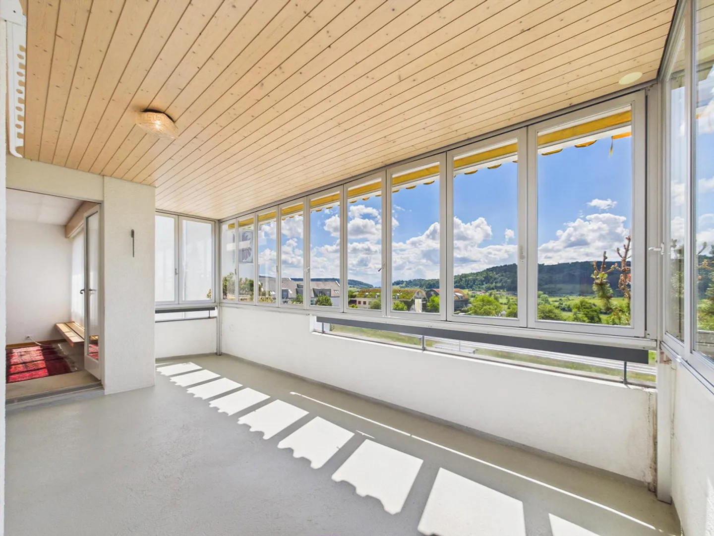 Light-flooded corner apartment with winter garden and double garage - Photo 11 of 12