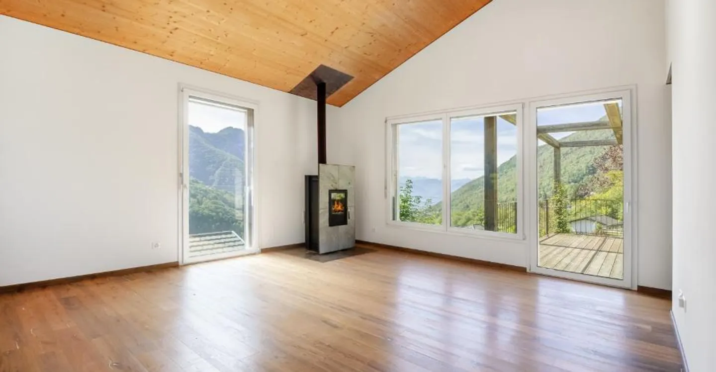 A house with sustainable design and an unparalleled view of the La... - Photo 2 of 6