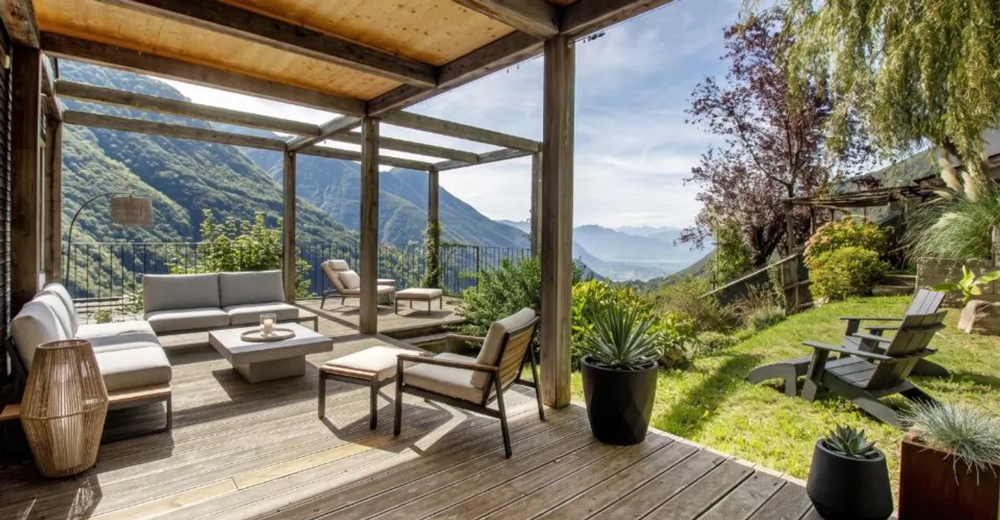 A house with sustainable design and an unparalleled view of the La... - Photo 5 of 6
