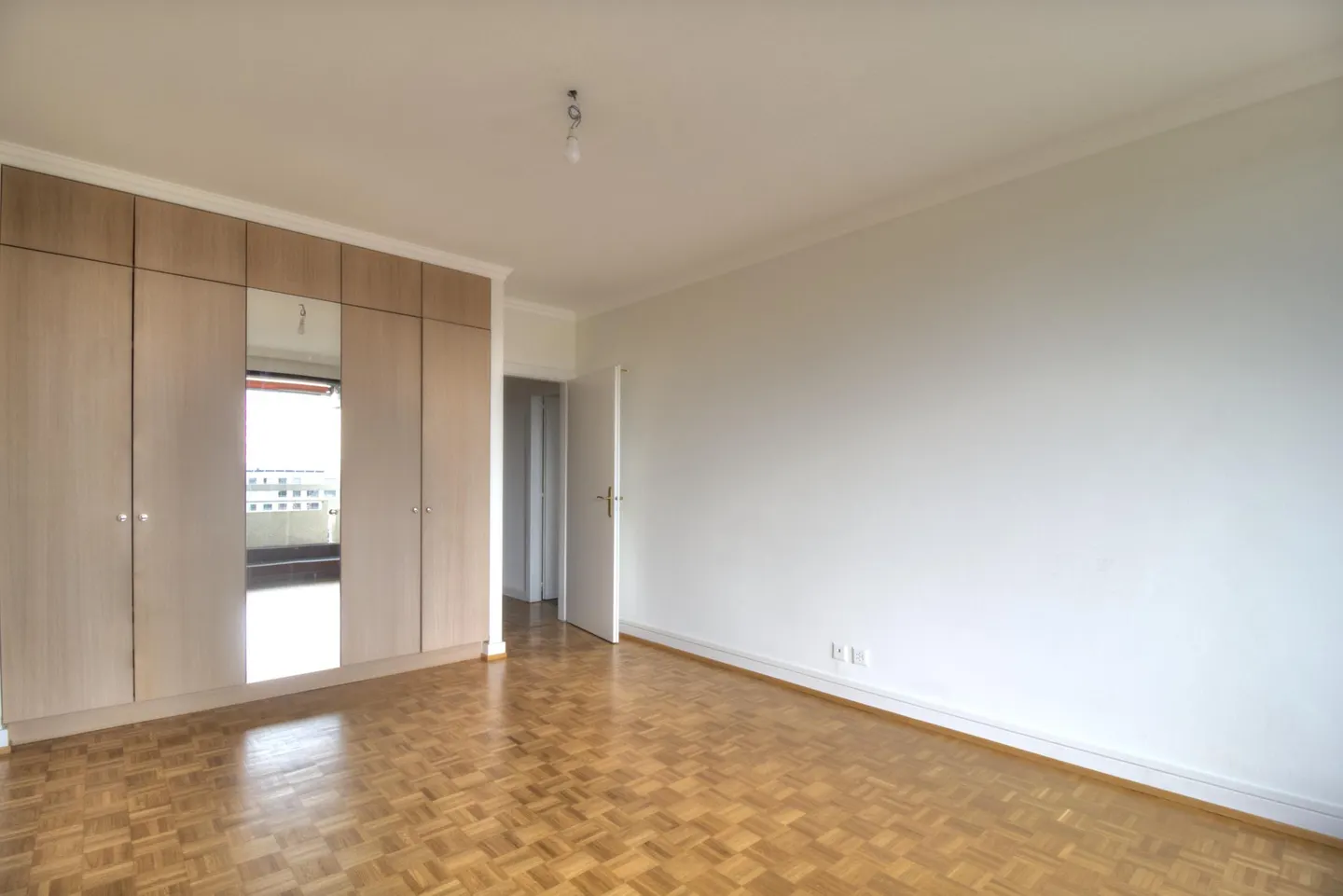 Luxury Apartment with Terrace - Photo 5 of 11