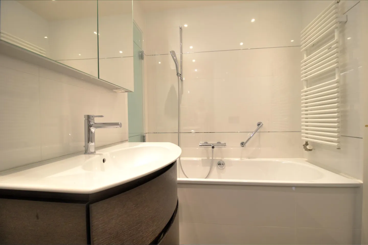 Luxury Apartment with Terrace - Photo 9 of 11