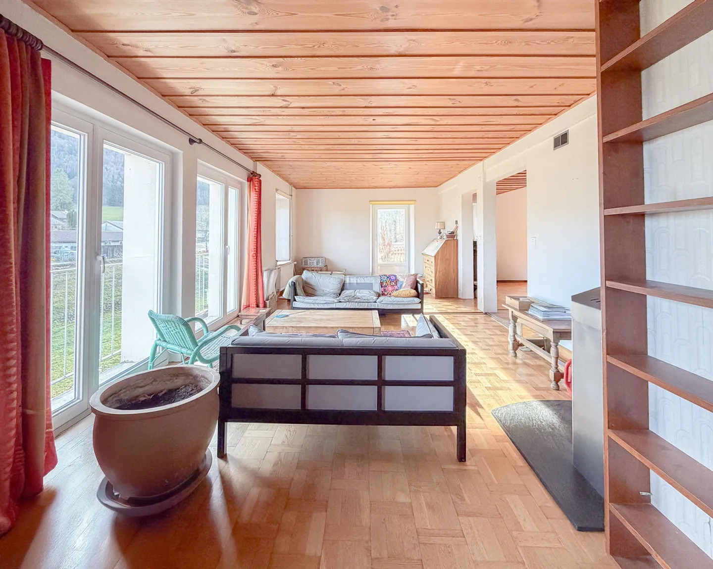 House with housing, workshops, garage, storage. Total area of 700 m2 - Photo 8 of 22