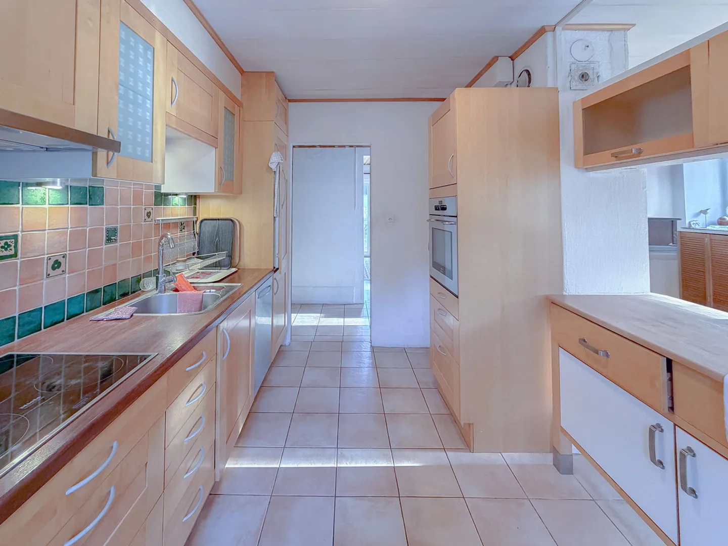 House with housing, workshops, garage, storage. Total area of 700 m2 - Photo 11 of 22