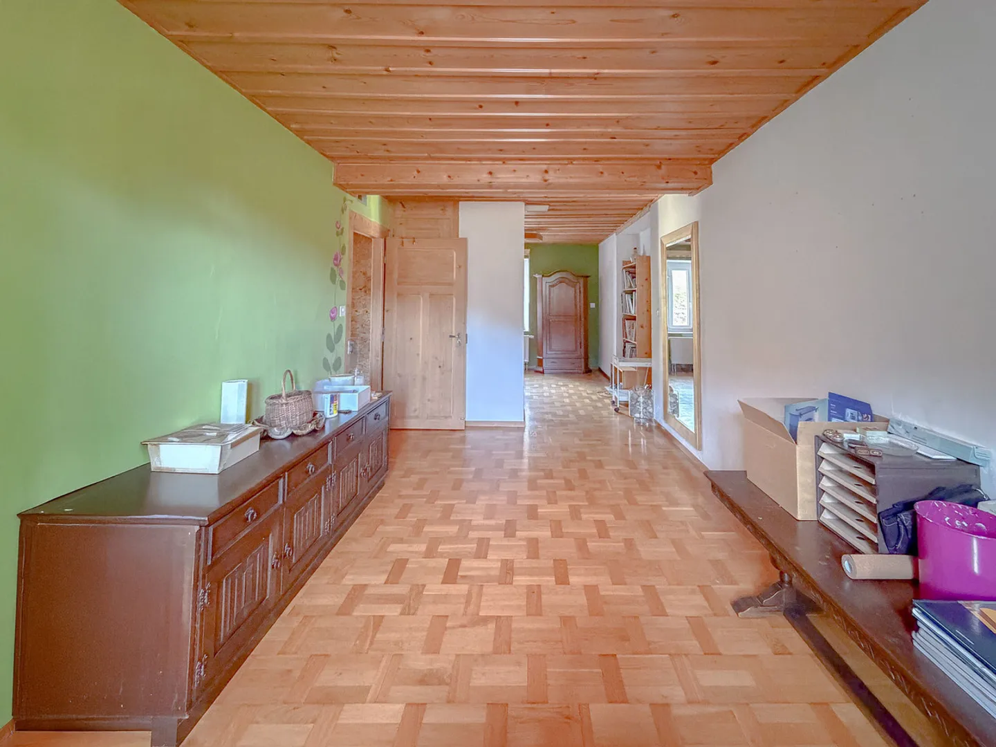 House with housing, workshops, garage, storage. Total area of 700 m2 - Photo 12 of 22