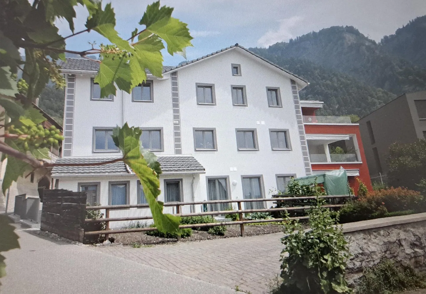 Appartement sous les toits ensoleillé avec de hauts plafonds - Photo 1 sur 13