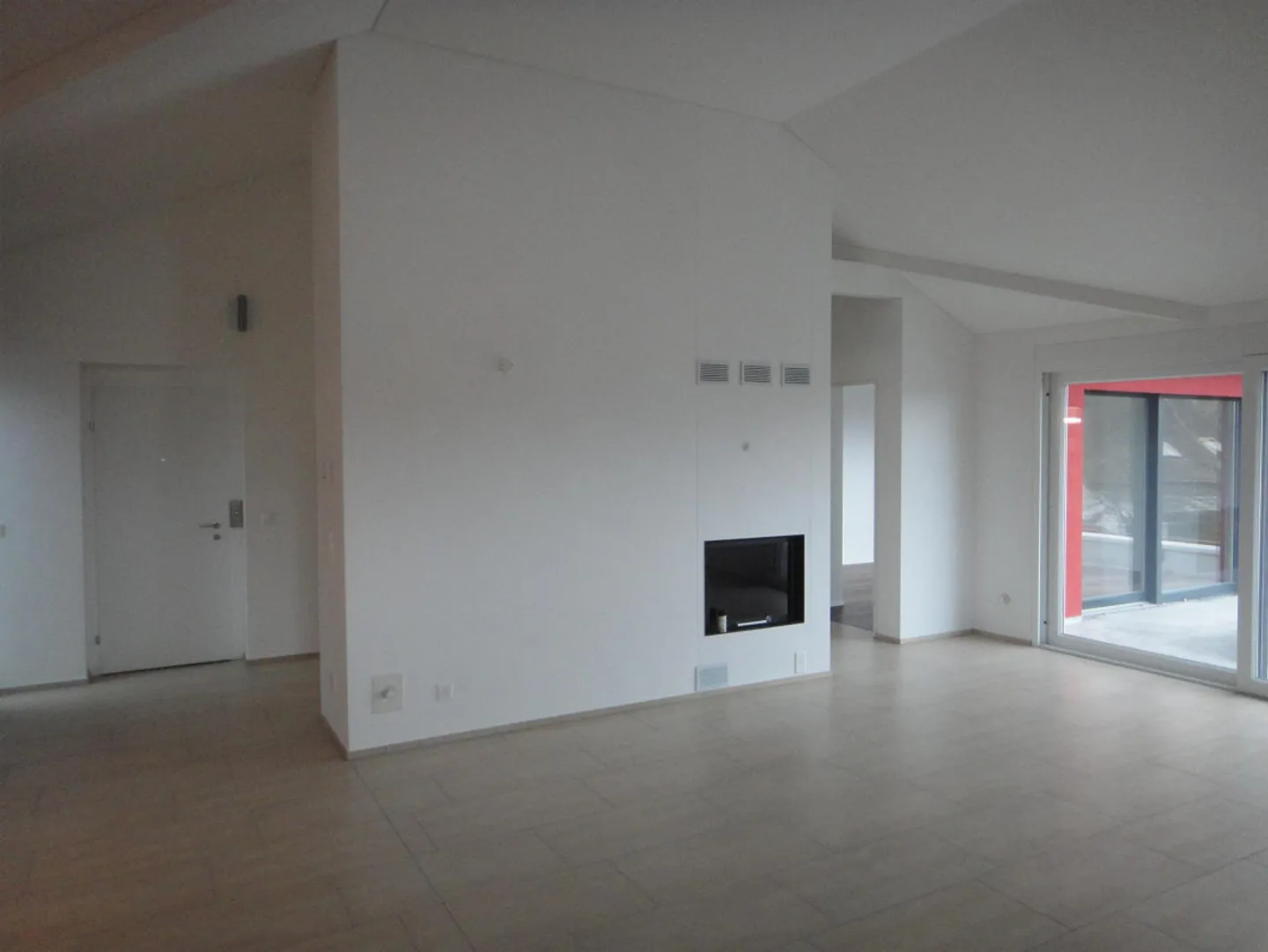 Appartement sous les toits ensoleillé avec de hauts plafonds - Photo 4 sur 13
