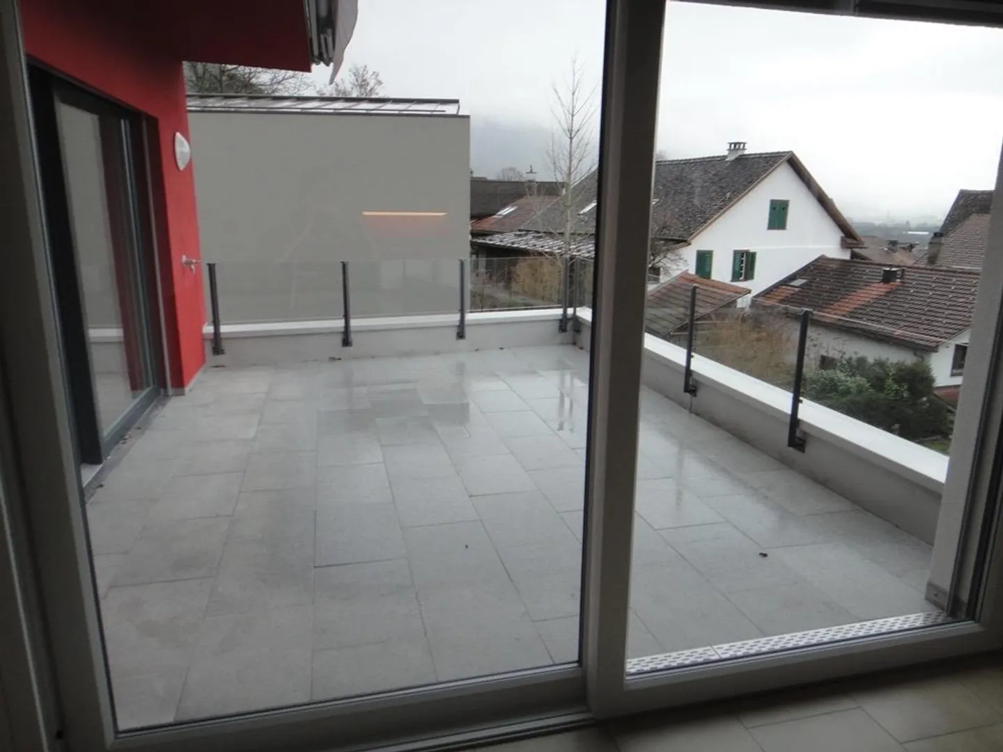 Appartement sous les toits ensoleillé avec de hauts plafonds - Photo 5 sur 13