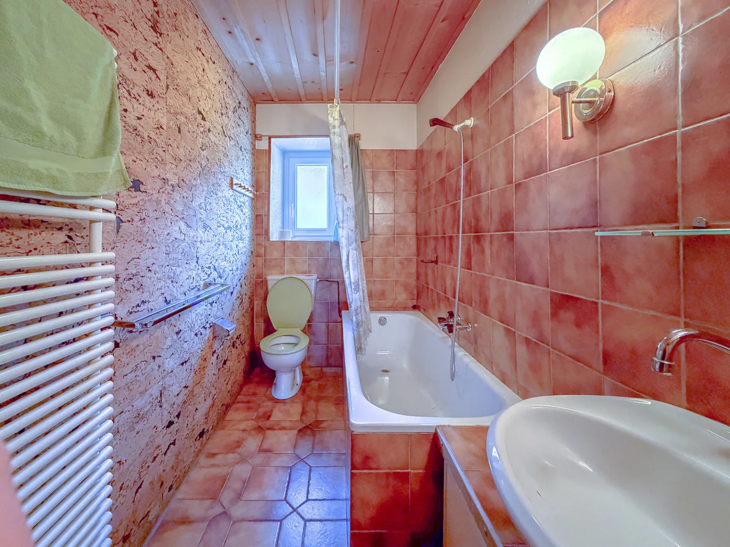 House with housing, workshops, garage, storage. Total area of 700 m2 - Photo 17 of 22