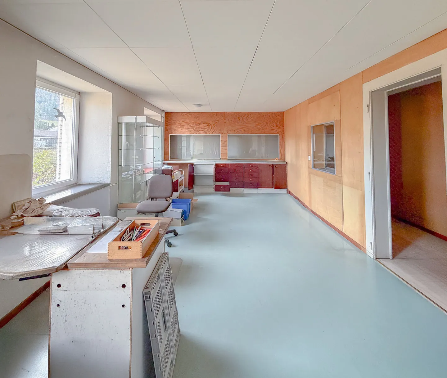 House with housing, workshops, garage, storage. Total area of 700 m2 - Photo 16 of 22