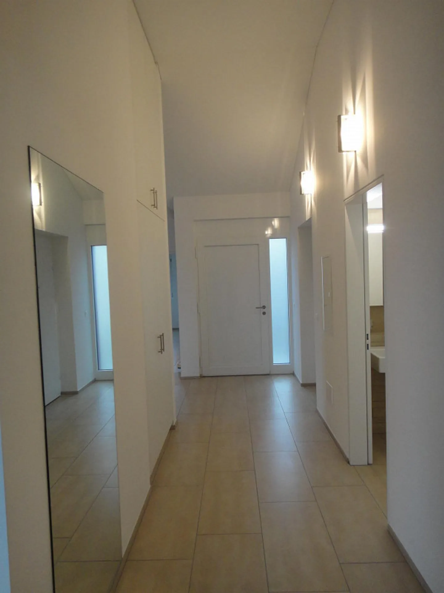 Appartement sous les toits ensoleillé avec de hauts plafonds - Photo 9 sur 13