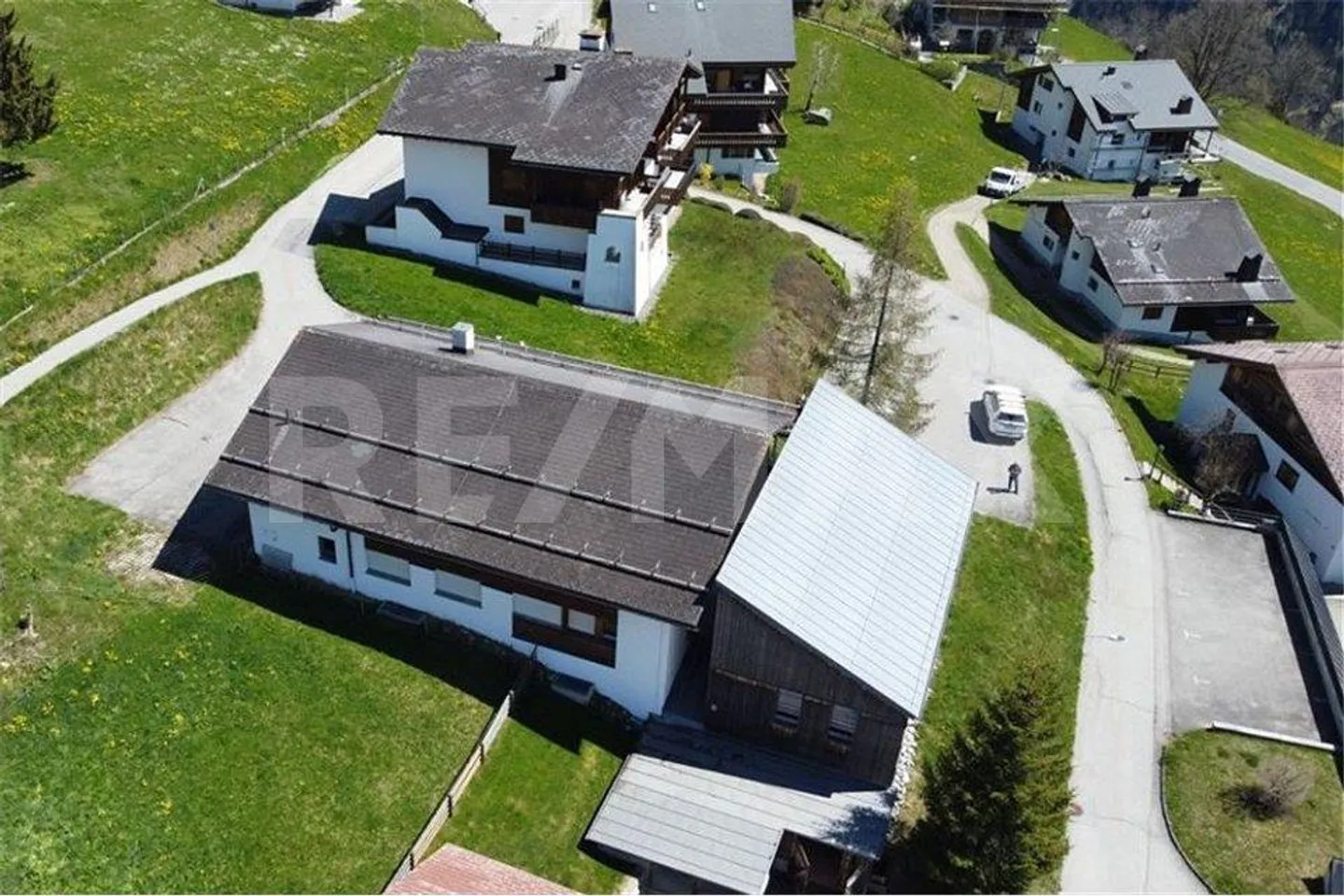 Bürogebäude mit möglicher Umnutzung zum Erstwohnsitz - Foto 2 von 13