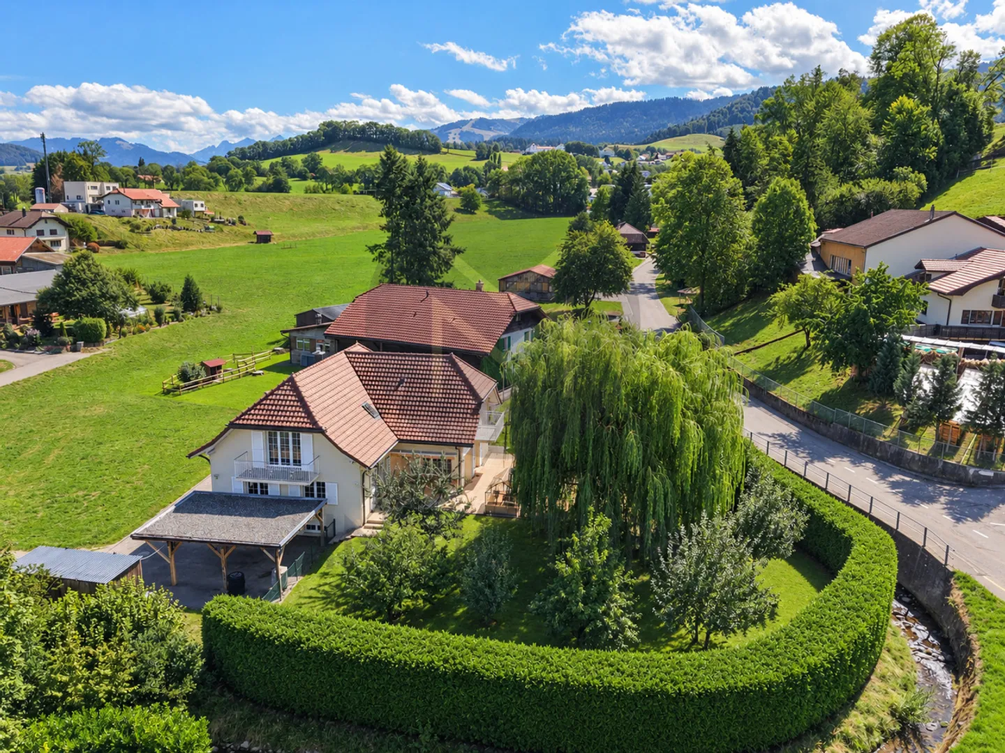 Beautiful 8-room property with independent studio in Mouret - Photo 1 of 13