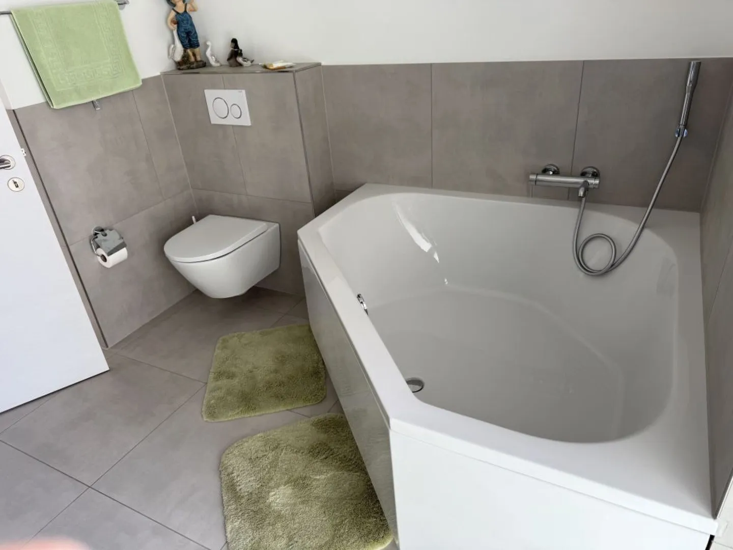 Vivre avec vue - Penthouse de 3,5 pièces à Gränichen - Photo 3 sur 9
