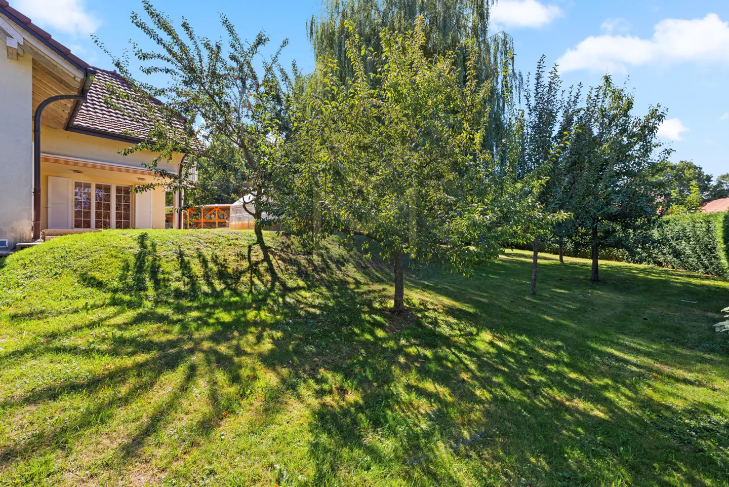 Beautiful 8-room property with independent studio in Mouret - Photo 3 of 13