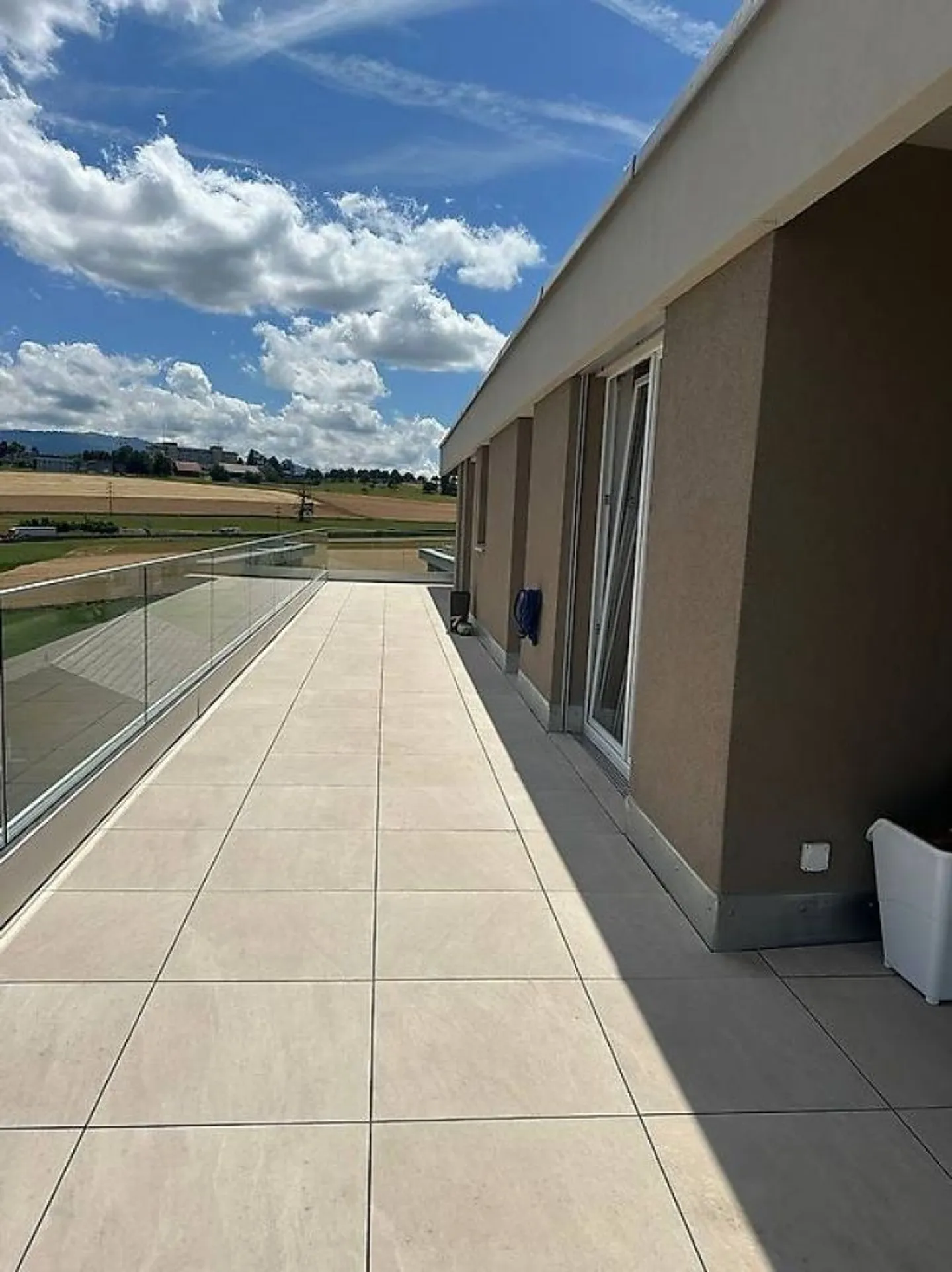 Bel appartement en attique de 3,5 pièces à Givisiez - Photo 1 sur 4