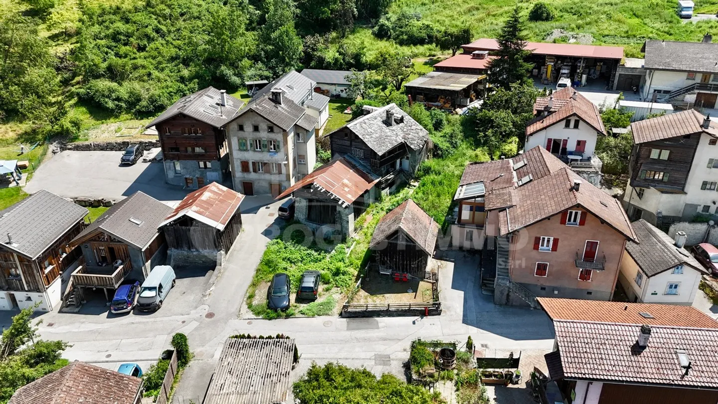 Chalet con potenziale di sviluppo - Foto 3 di 7