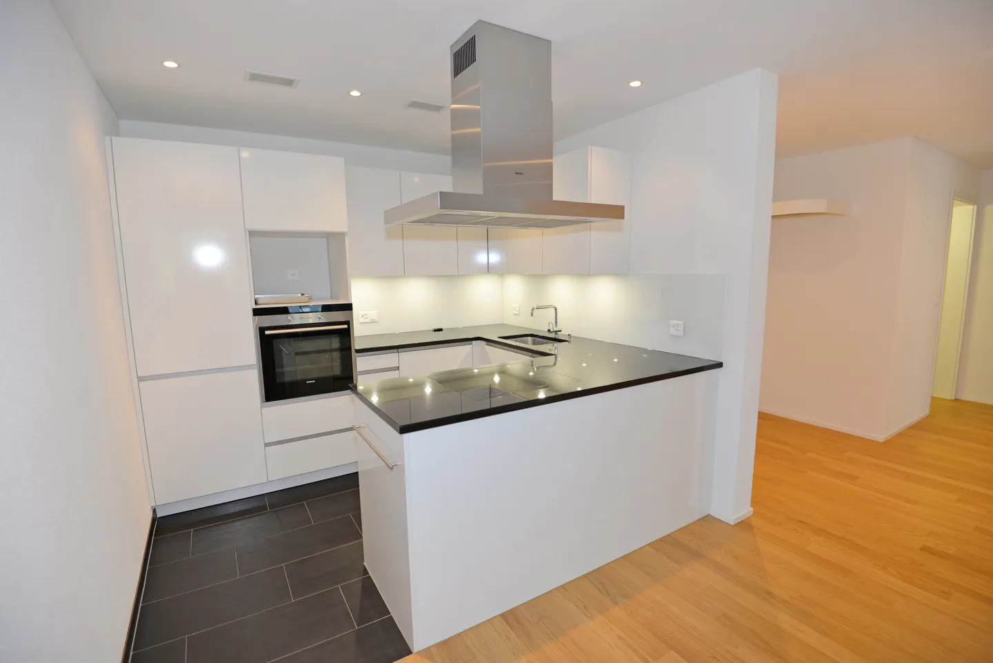 Apartment for rent - Photo 4 of 10