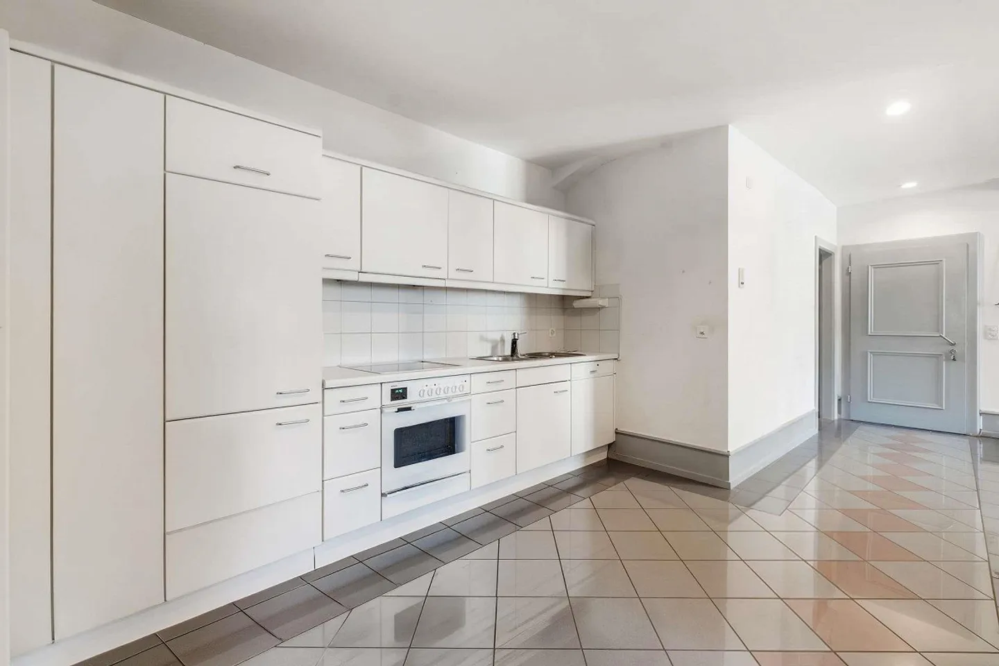 Unique 3.5-room penthouse in Trüllikon - Photo 3 of 8