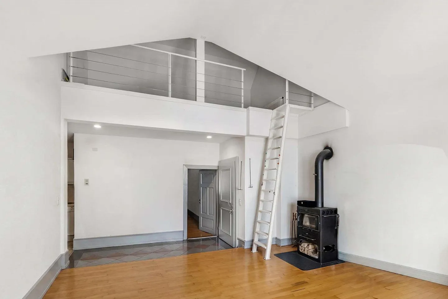 Unique 3.5-room penthouse in Trüllikon - Photo 4 of 8