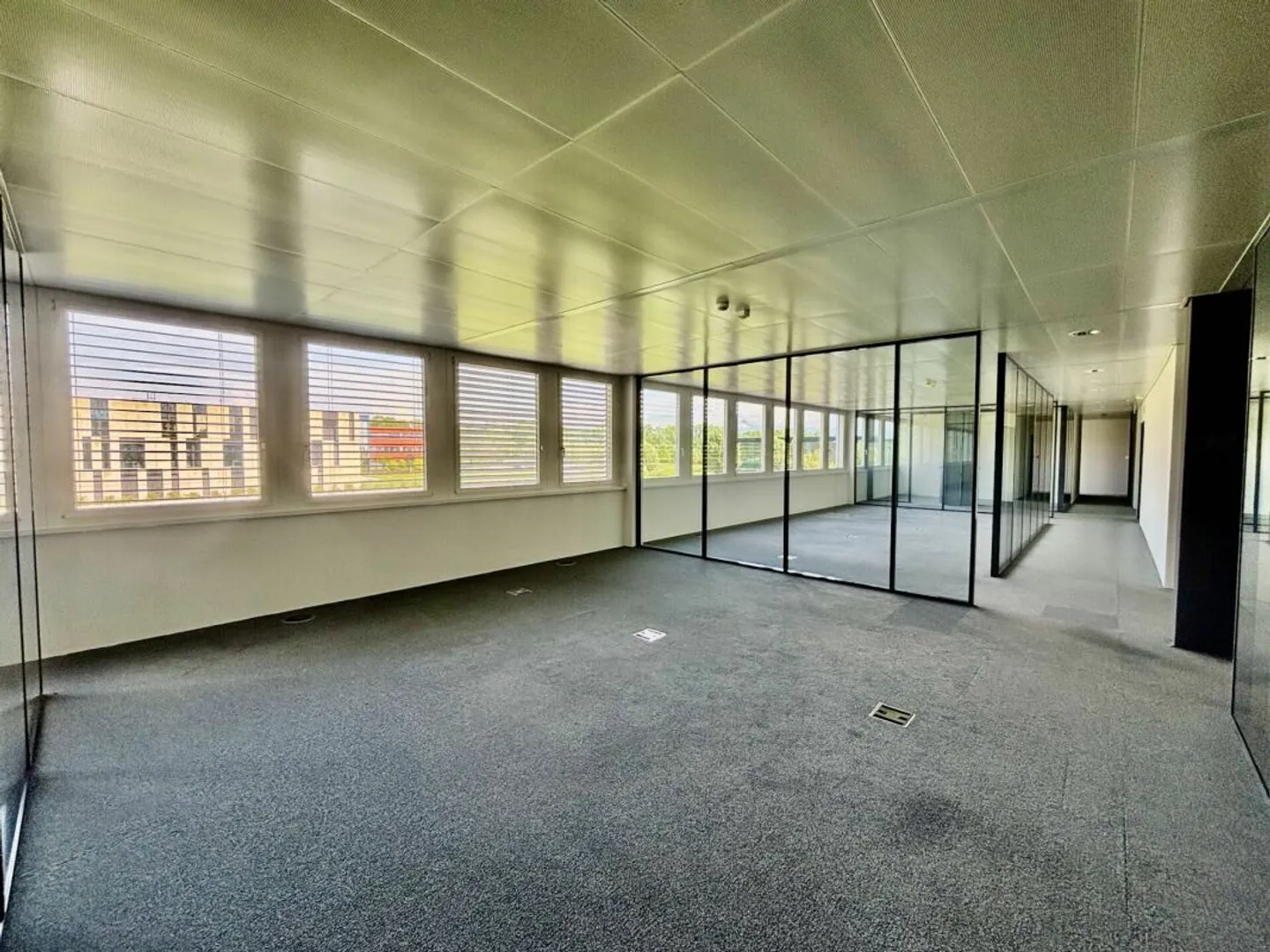 Wunderschöne moderne Büroflächen, CFF-Zugang und Parkplätze - Foto 10 von 12