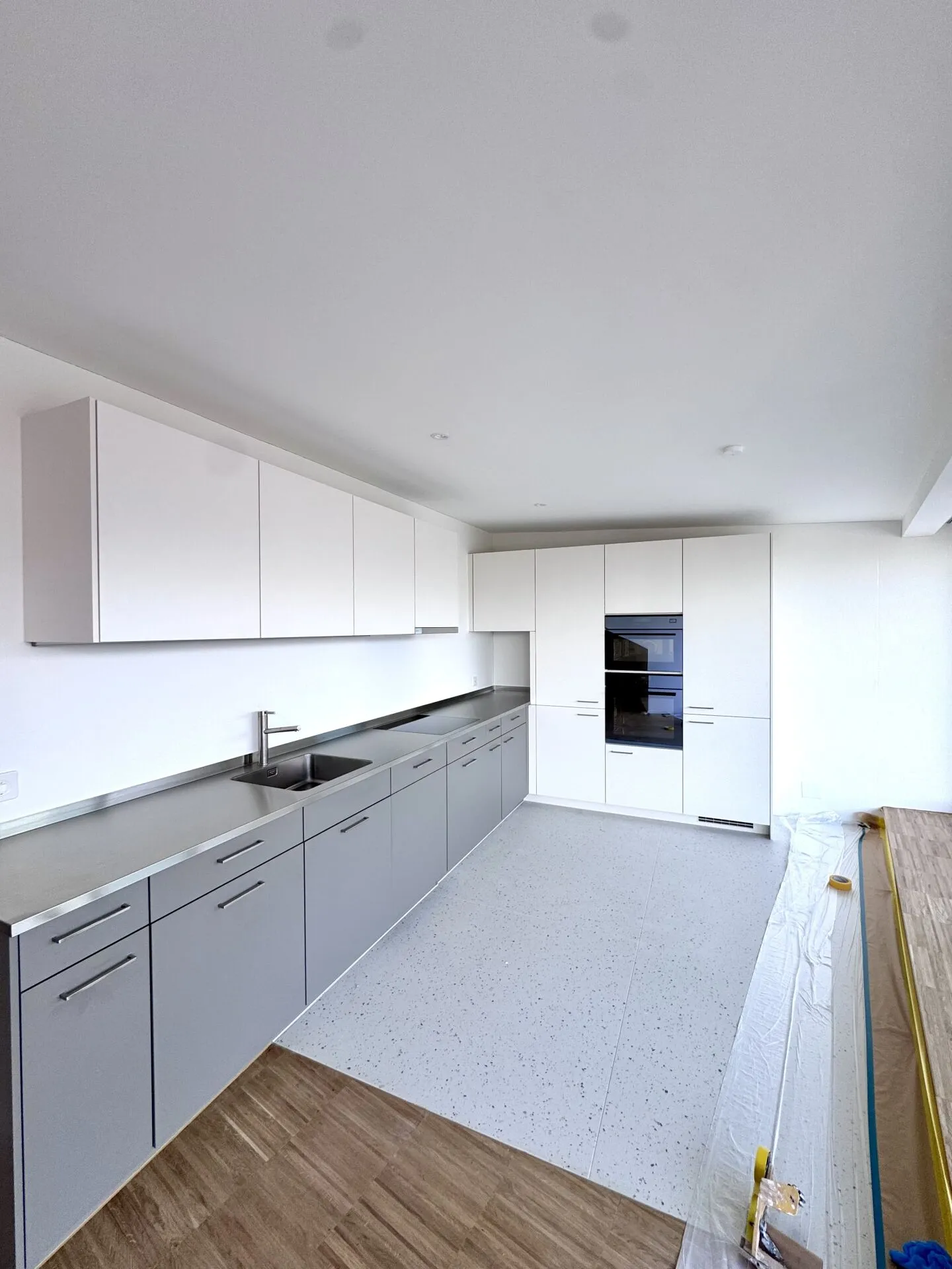 Nuova costruzione: attico di 3,5 locali con due splendide terrazze sul tetto a Kaltbrunn - Foto 3 di 14